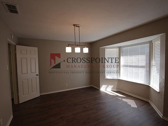 2nd image of 215 Gardenview St