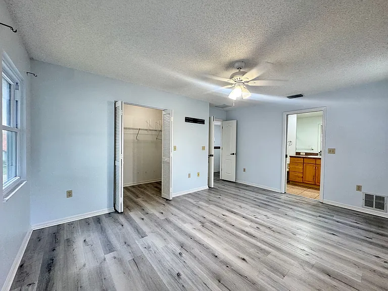 6077 Marella Dr — Photo 18