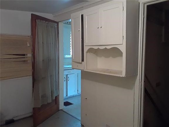 5th image of 3716 Wood Ave