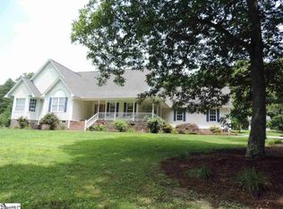 372 Shallowford Dr, Boiling Springs, SC 29316