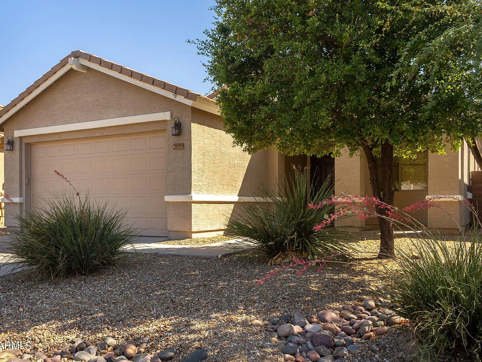 3 bed, 2.0 bath, 1885 sqft, $2,400 — Photo 3