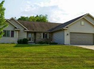 470 Thurow Dr, Oconomowoc, WI 53066