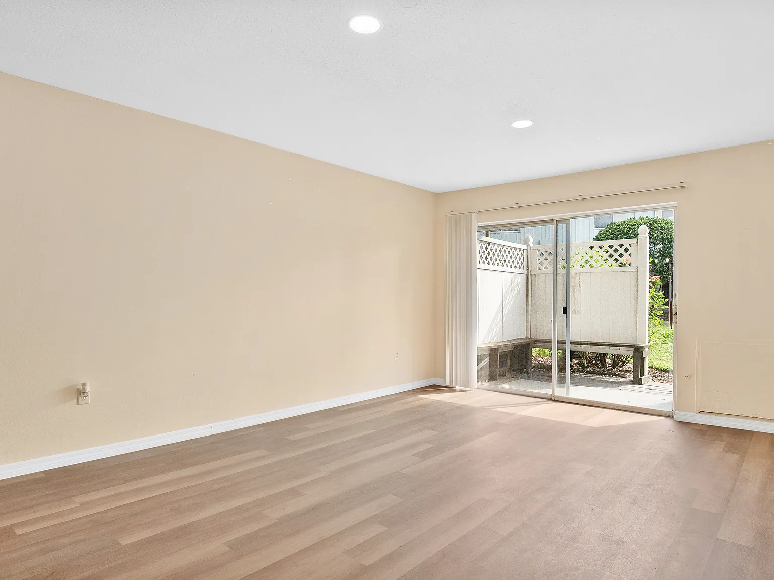 2 bed, 881 sqft, $1,650 — Photo 4