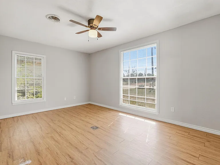 2034 Collins Ave — Photo 23