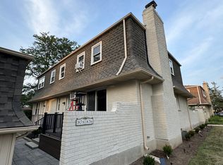 878 Village Quarter Rd, Dundee, IL 60118