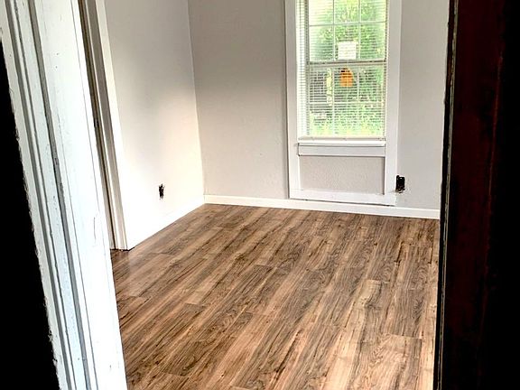 3rd image of 123 Burnett St