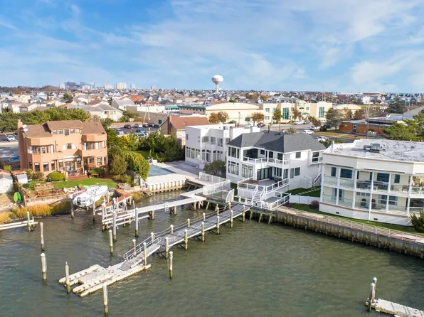 8407 Wellington Ave, Margate, NJ 08402