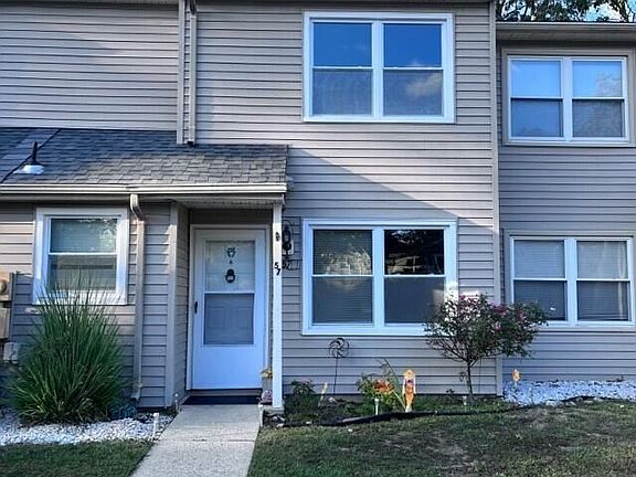 5th image of 57 Townhouse Ln