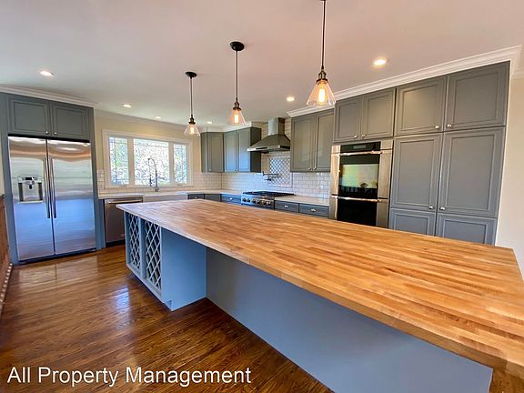 5th image of 1132 Park Pacifica Ave