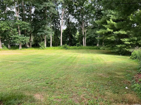 19 A Broadoak Lane, Dix Hills, NY 11746