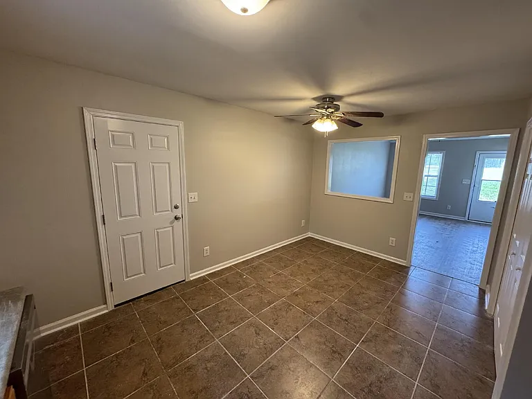404 Faulkner Dr — Photo 5