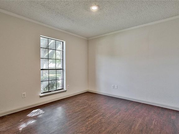 4th image of 3714 Bellaire Dr