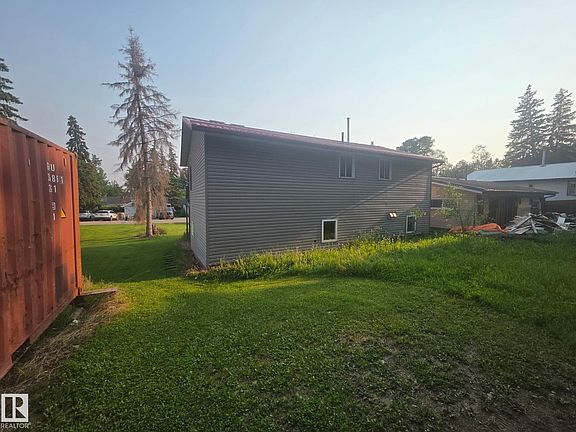 3rd image of 9914 101st Ave