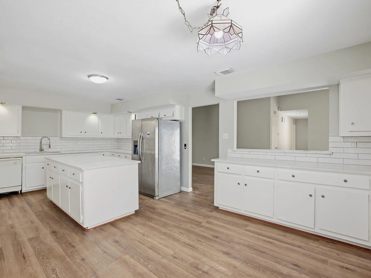 3 bed, 2.0 bath, 1938 sqft, $2,150 — Photo 4