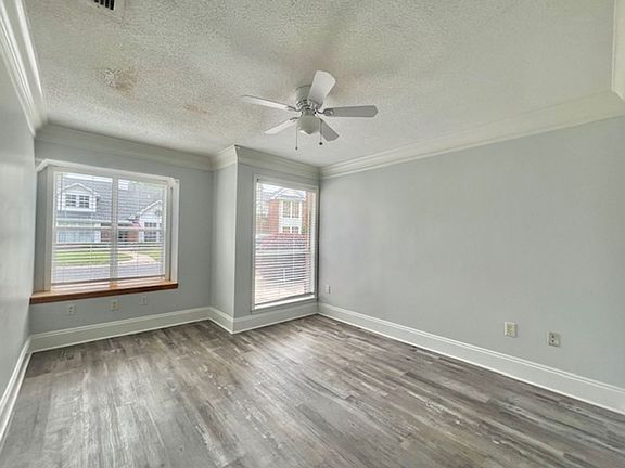 3rd image of 123 Parkwood Dr