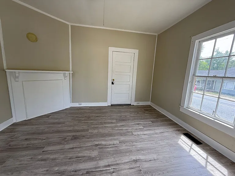 6429 N Matson St — Photo 8