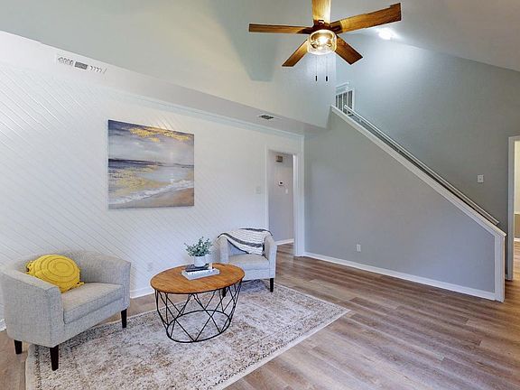 5th image of 216 Larkspur Ln