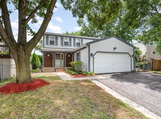 651 Iroquois Trl, Carol Stream, IL 60188