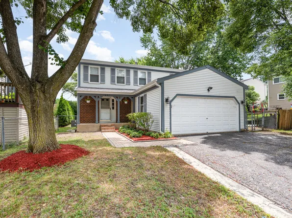 651 Iroquois Trl, Carol Stream, IL 60188
