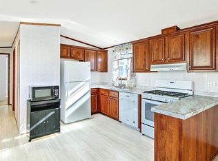 62 West Dr, Rumford, RI 02916