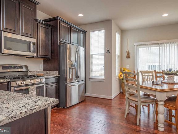 5th image of 107 Woodstream Cir