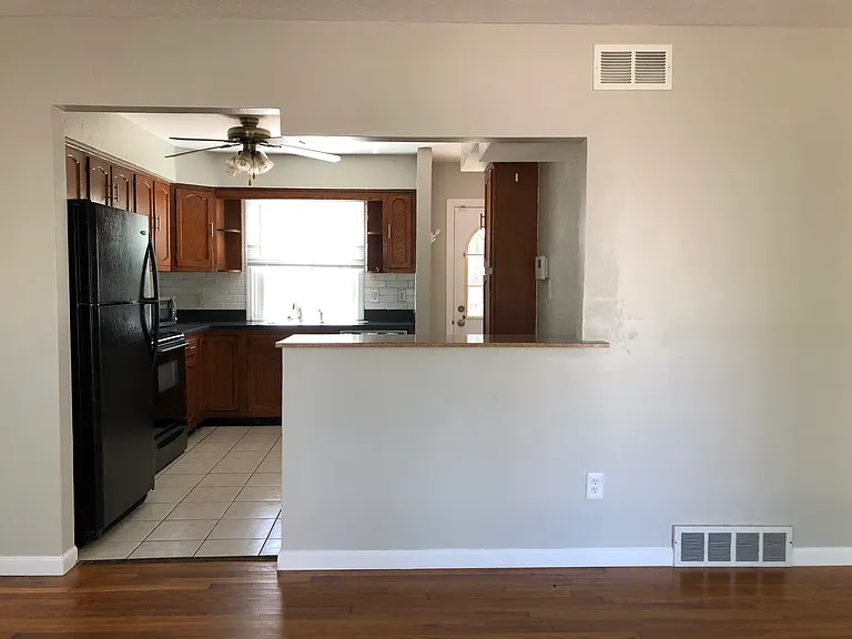 13603 Kirton Ave — Photo 4