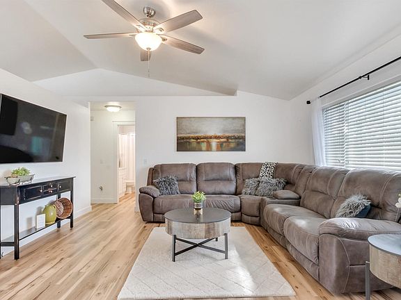 5th image of 596 Silver Beach Dr