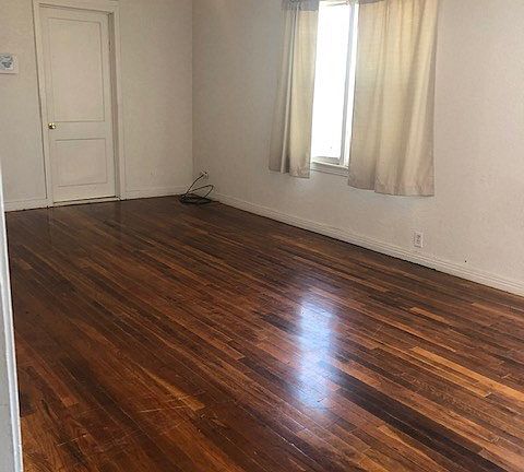 3rd image of 905 NW Avenue G