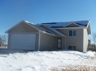 112 Twin Oaks Ln, Brookings, SD 57006