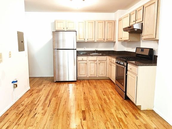 2nd image of 2109 41st St APT 1