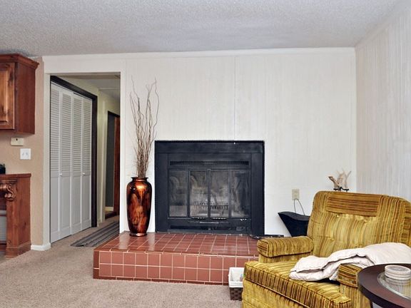 5th image of 4330 N Linden Dr
