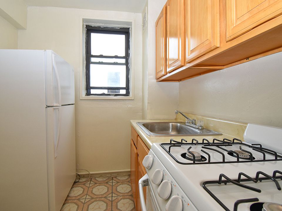 2nd image of 2815 Beverley Rd #6E