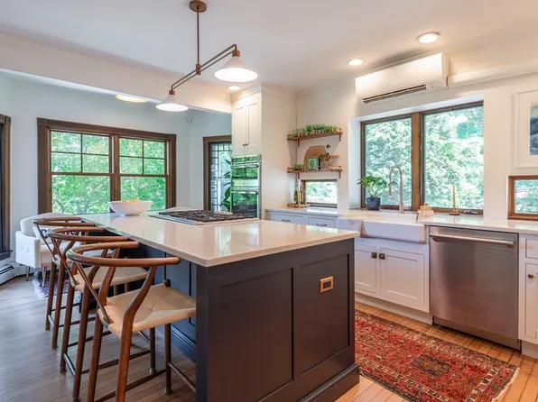 7 Emily Ln, Gloucester, MA 01930