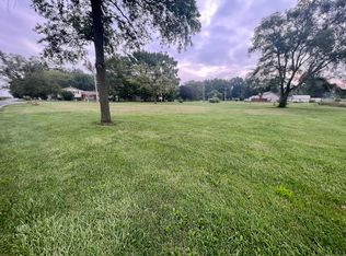 712 W Vanderen St, Newman, IL 61942