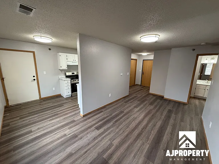 1000 S Summit Ave — Photo 9