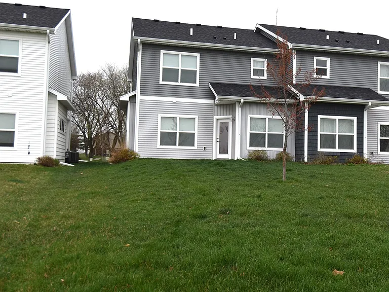 1208 S Linn St — Photo 21