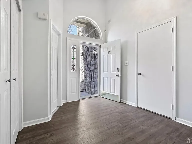 12 Donamar Ln — Photo 3