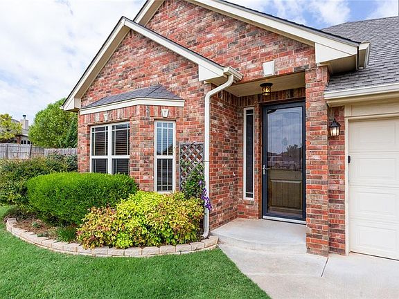 2nd image of 413 Cindy Ct
