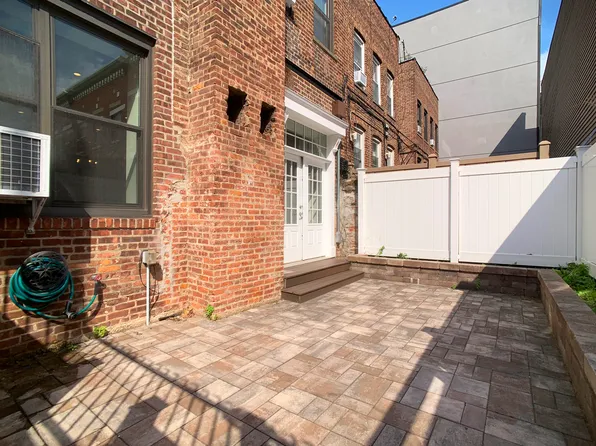 350 Irving Avenue image 10 of 15