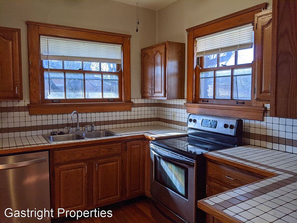 1st image of 131 Wallace Ave #2