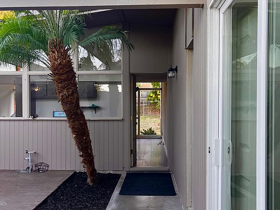 5th image of 3405 Las Vegas Dr