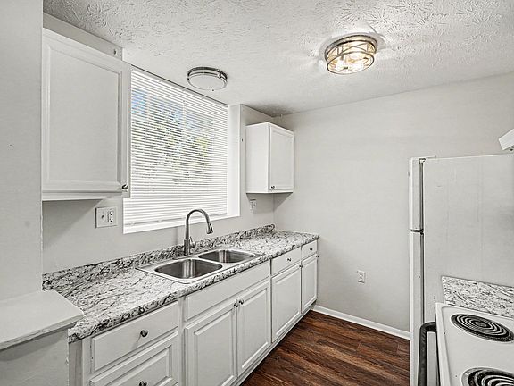 4th image of 562 Glenwood Ave APT 1