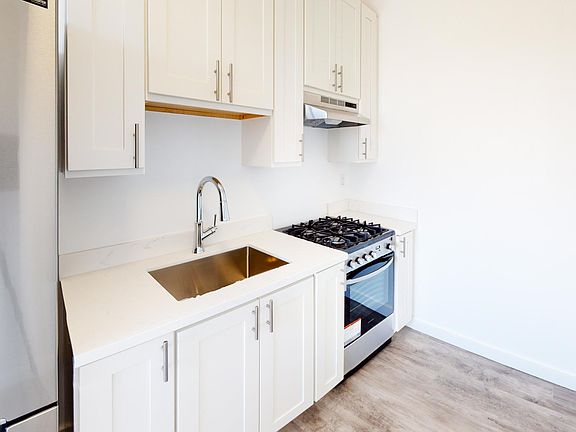 502 - Studio - https://my.matterport.com/show/?m=jEQBjiQh8hh