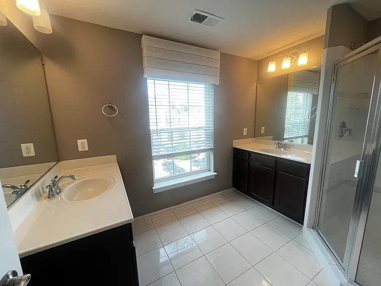 8195 Falls Grove Dr — Photo 19