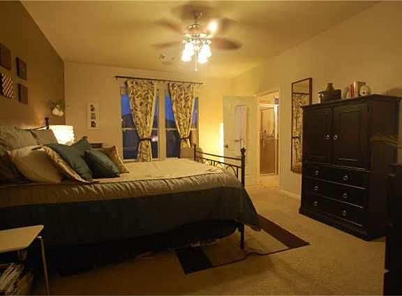 4th image of 15418 Hyde Park Dr