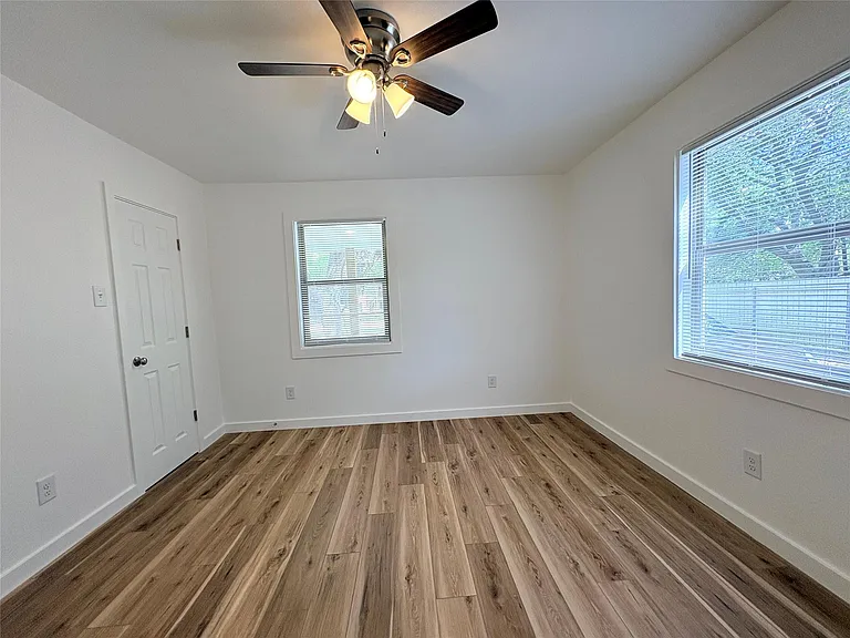 3206 Avenue K — Photo 12