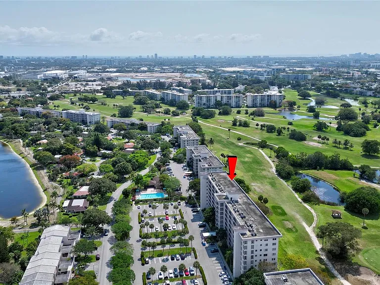 3050 N Palm Aire Dr #505 — Photo 40