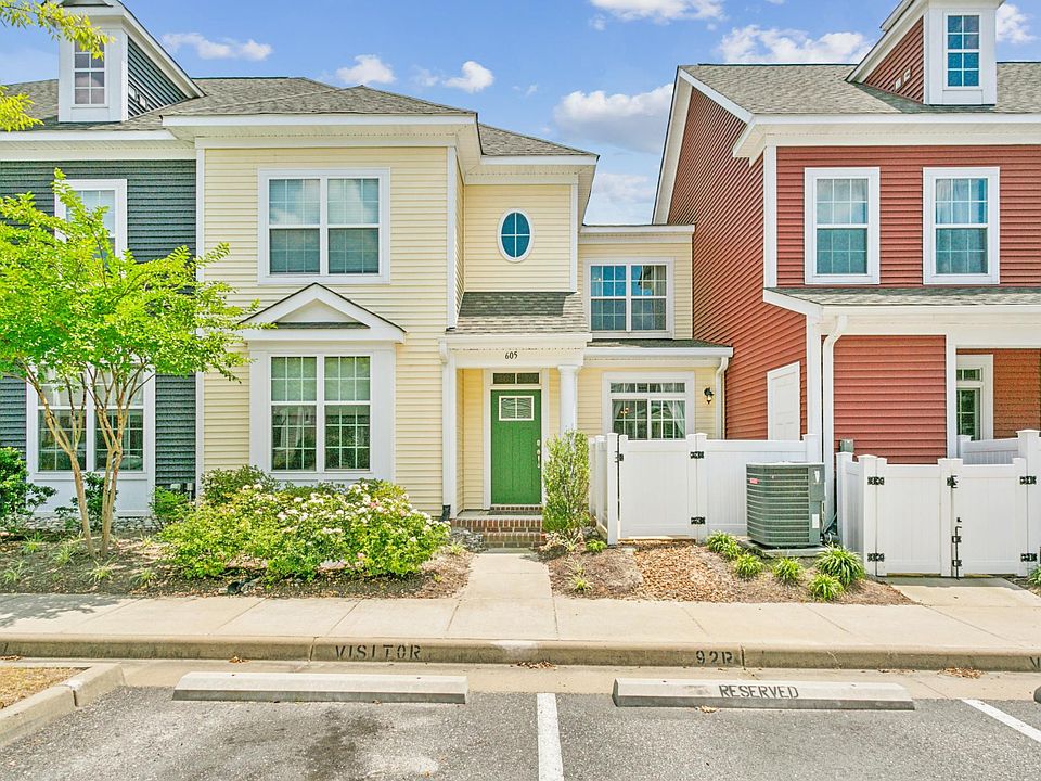 1st image of 605 Promenade Ln #605