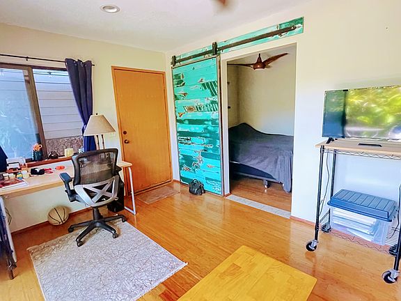 slide door to access to a room already equiped with a queen bed.