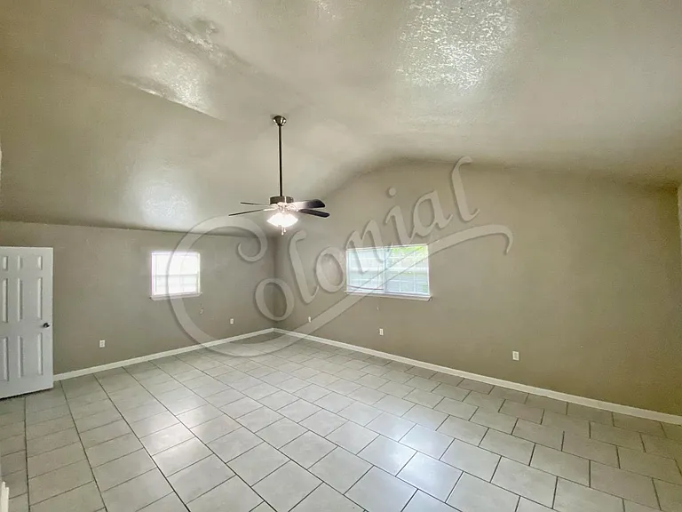 130 E Ruby Rd — Photo 4